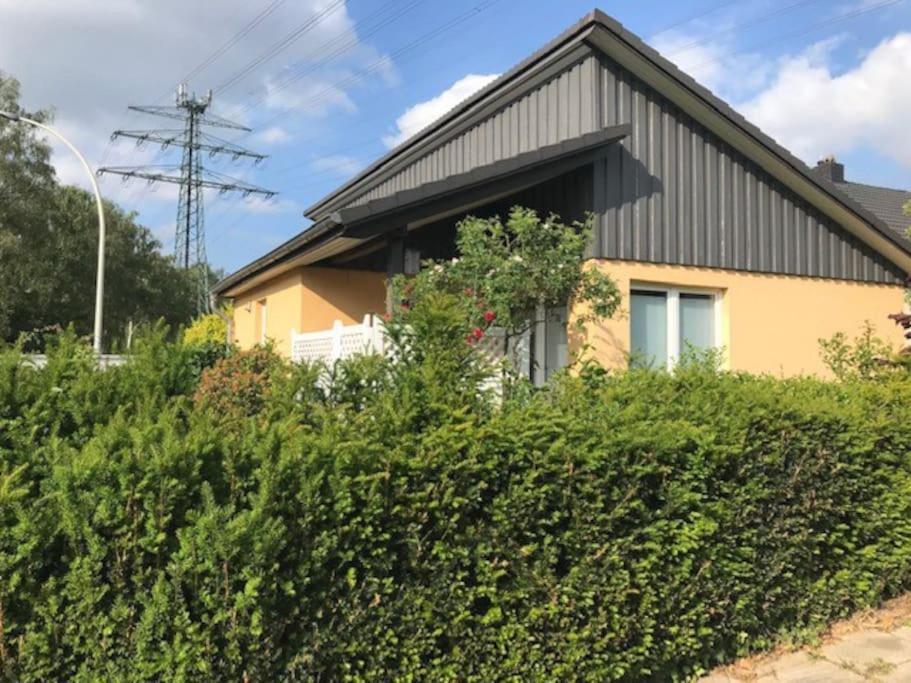 Komfortables Einzelhaus Mit Garten Halstenbek Екстер'єр фото